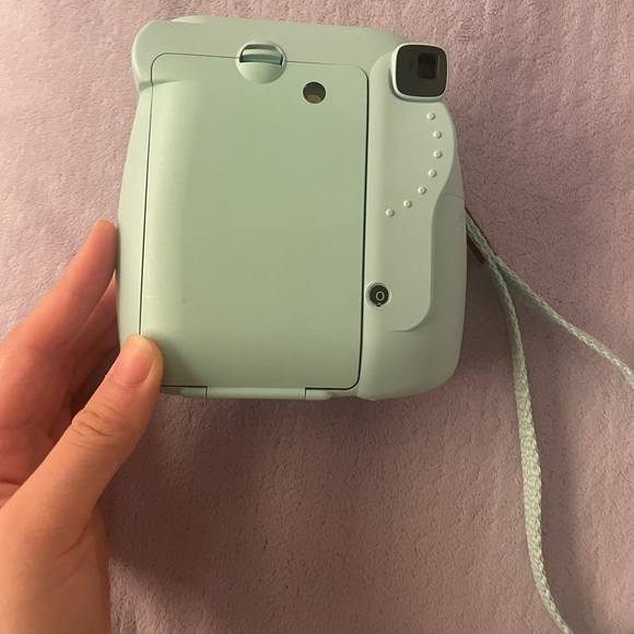 Fujifilm Instax Mini 9 Instant Camera - Light Blue - Picture 3 of 5